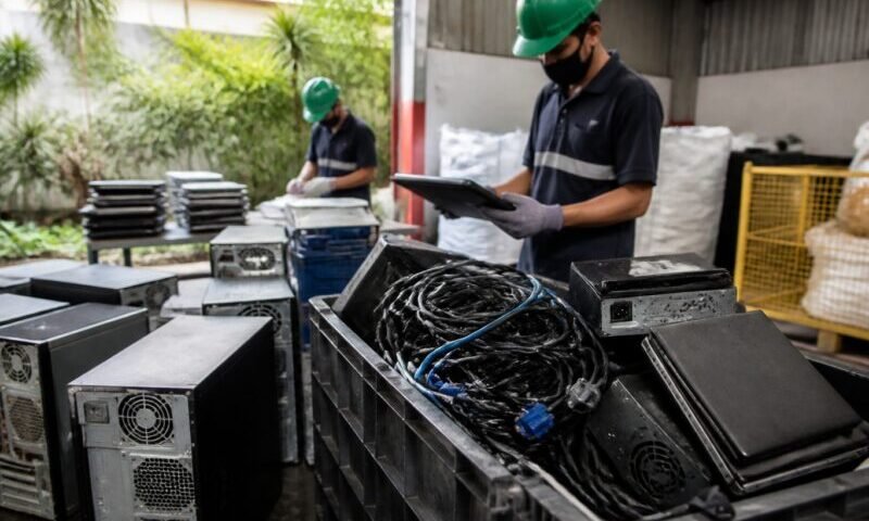 Equipamentos de lixo digital Classe II organizados para descarte seguro em Santo André